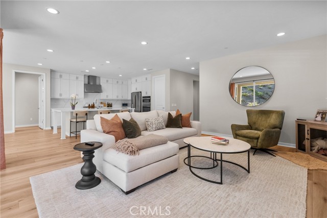 Detail Gallery Image 8 of 56 For 28332 Clarion, Canyon Country,  CA 91350 - 5 Beds | 4/1 Baths