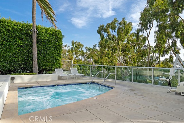 Detail Gallery Image 21 of 29 For 13700 Marina Pointe Dr #405,  Marina Del Rey,  CA 90292 - 3 Beds | 2/1 Baths