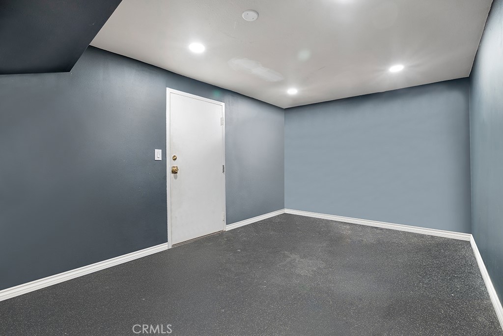 https://media.crmls.org/medias/749b5aab-f871-4e0b-81d6-de069906844f.jpg?preset=X-Large