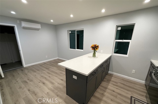 Detail Gallery Image 3 of 10 For 7598 Coldwater Canyon, North Hollywood,  CA 91605 - 1 Beds | 1 Baths