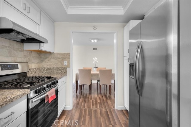 31 Oaktree Lane, Rolling Hills Estates CA: https://media.crmls.org/medias/749bdf22-855f-4fc7-a91d-316865641ef0.jpg