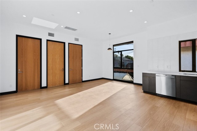 Detail Gallery Image 9 of 18 For 922 W Clark Ave #201,  Burbank,  CA 91506 - 1 Beds | 1 Baths