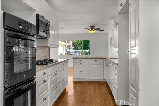 Detail Gallery Image 17 of 52 For 18419 Linnet, Tarzana,  CA 91356 - 3 Beds | 3 Baths