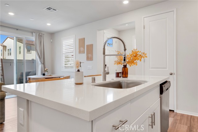 1121 Whirlwind Drive, Rancho Mission Viejo CA: https://media.crmls.org/medias/749dbc64-5370-4218-94c2-521560b26dad.jpg