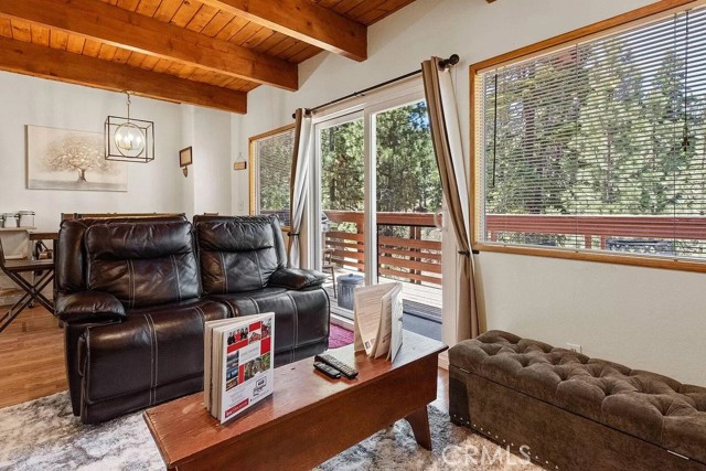 Detail Gallery Image 8 of 26 For 43869 Mendocino Dr, Big Bear Lake,  CA 92315 - 3 Beds | 2 Baths