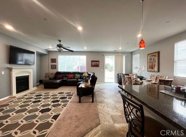 3978 Scarlet Oak Court, San Bernardino CA: https://media.crmls.org/medias/749de903-5b86-439c-b6bd-721af1b12f44.jpg