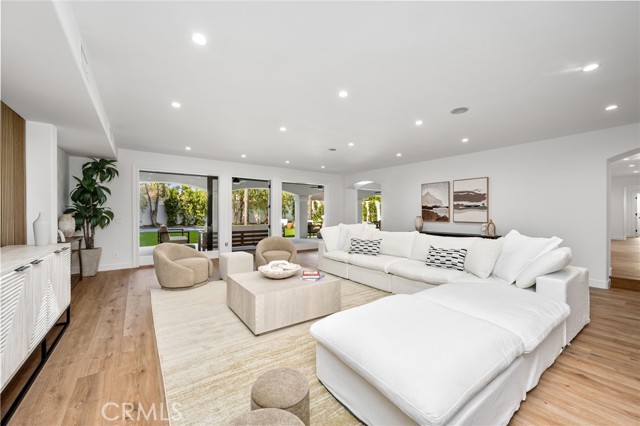 14257 Chandler Boulevard photo 24