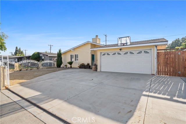 Detail Gallery Image 3 of 34 For 931 N Holly St, Anaheim,  CA 92801 - 4 Beds | 3 Baths