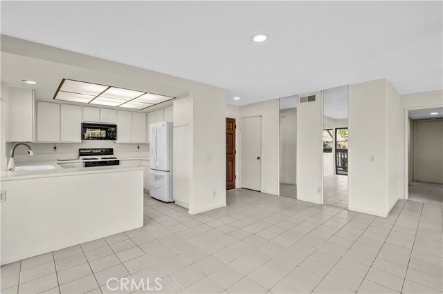 Detail Gallery Image 6 of 36 For 10 Lago Norte, Irvine,  CA 92612 - 2 Beds | 2 Baths