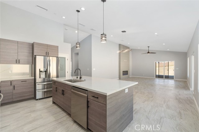 Detail Gallery Image 12 of 50 For 18756 Centennial St, Hesperia,  CA 92345 - 4 Beds | 3 Baths