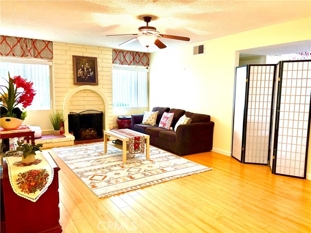 Detail Gallery Image 3 of 36 For 5410 Barrett Cir, Buena Park,  CA 90621 - 3 Beds | 2/1 Baths