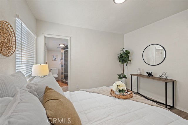 2420 Maine Avenue, Long Beach CA: https://media.crmls.org/medias/74a2d7e8-3909-4c01-88ca-0c4e2cb05948.jpg