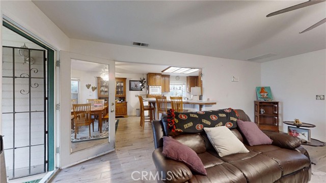 Detail Gallery Image 8 of 43 For 212 Hill View Ln., Coalinga,  CA 93210 - 5 Beds | 3 Baths