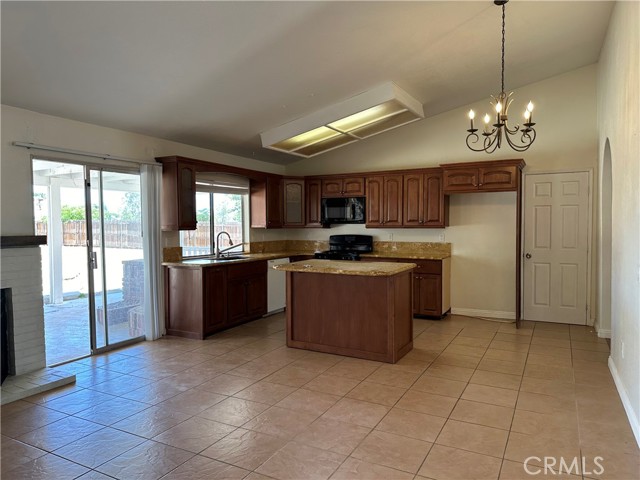 Detail Gallery Image 6 of 15 For 11526 Low Chaparral Dr, Victorville,  CA 92392 - 3 Beds | 2 Baths