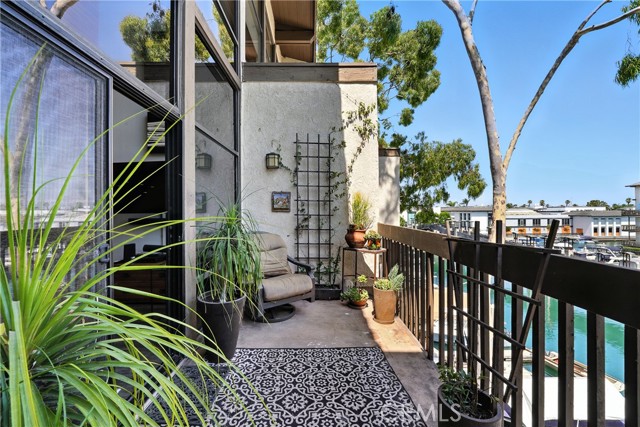7322 Marina Pacifica N Drive, Long Beach CA: https://media.crmls.org/medias/74a38ca9-368c-4c31-8401-b70b58d3912c.jpg