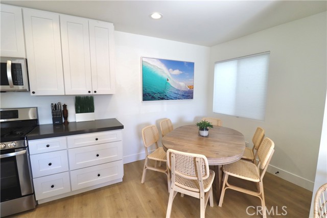 Detail Gallery Image 4 of 21 For 215 32nd Street a,  Newport Beach,  CA 92663 - 3 Beds | 2/1 Baths