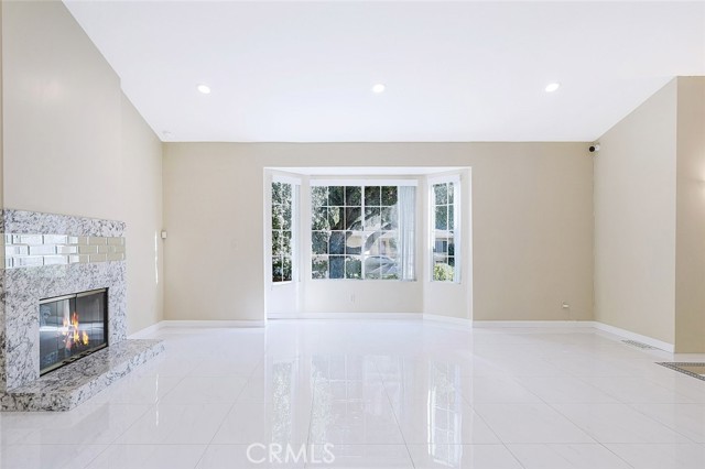 Detail Gallery Image 17 of 52 For 2255 E Chevy Chase Dr, Glendale,  CA 91206 - 4 Beds | 3 Baths