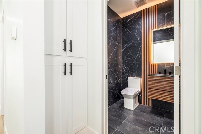 Detail Gallery Image 13 of 27 For 8256 1/2 Vantage Ave, North Hollywood,  CA 91605 - 3 Beds | 2/1 Baths