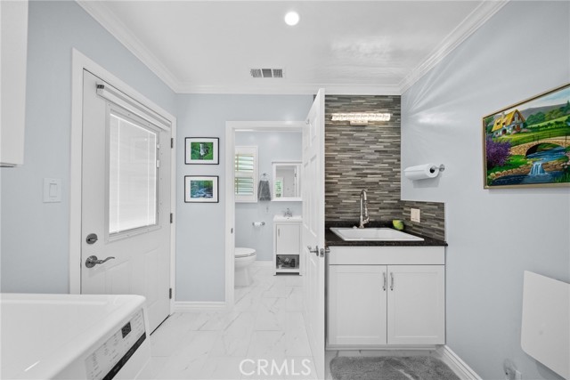 Detail Gallery Image 23 of 31 For 22907 Leonora, Woodland Hills,  CA 91367 - 2 Beds | 2 Baths