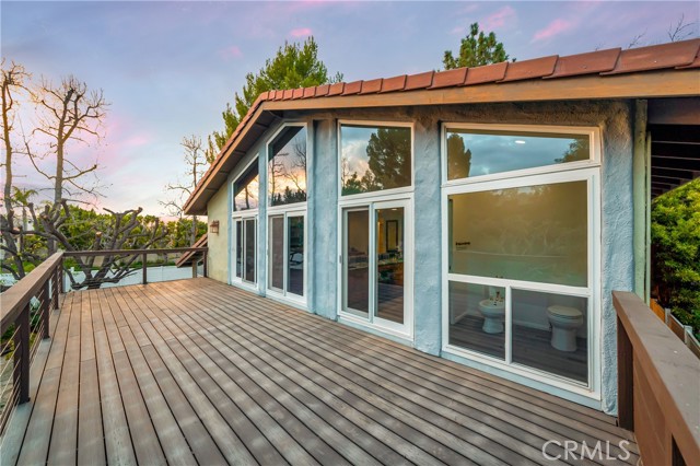 23216 Park Esperanza, Calabasas CA: https://media.crmls.org/medias/74a5a0f1-6c59-4b49-861f-0d25a656f91f.jpg