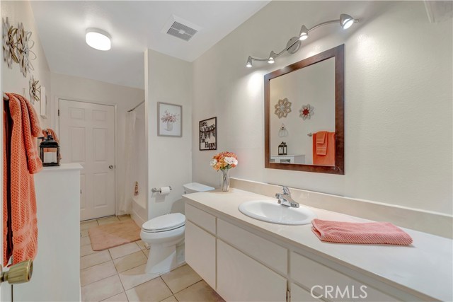Detail Gallery Image 13 of 36 For 10685 Lynn Cir, Cypress,  CA 90630 - 3 Beds | 2 Baths