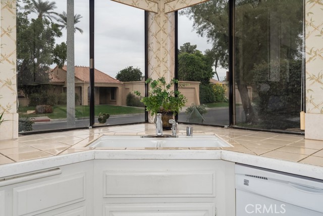 Image 9 for 44602   Monaco CIR