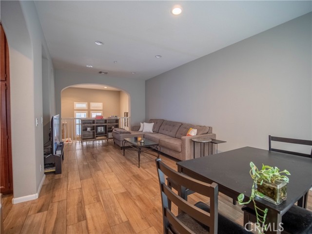 Image 4 of 24 For 4433 Owens Street 102