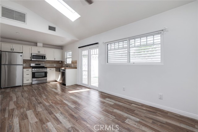 402 Indianapolis Avenue, Huntington Beach CA: https://media.crmls.org/medias/74a89b9c-d203-4890-a4fe-8b29ebd7c3e2.jpg