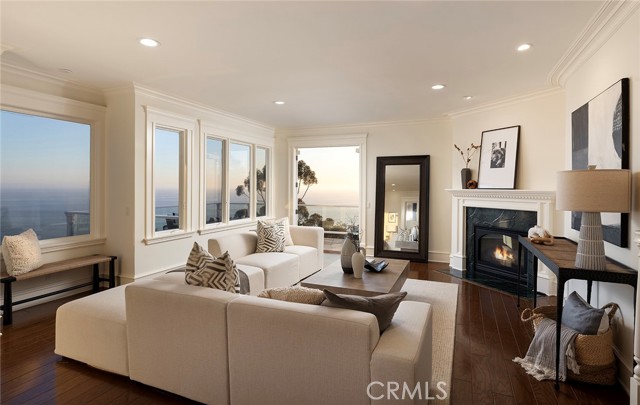 Detail Gallery Image 7 of 34 For 2163 Crestview Dr, Laguna Beach,  CA 92651 - 3 Beds | 2/1 Baths