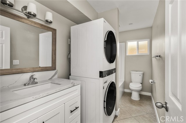 Detail Gallery Image 12 of 17 For 121 S Illinois St #2,  Anaheim,  CA 92805 - 2 Beds | 1 Baths