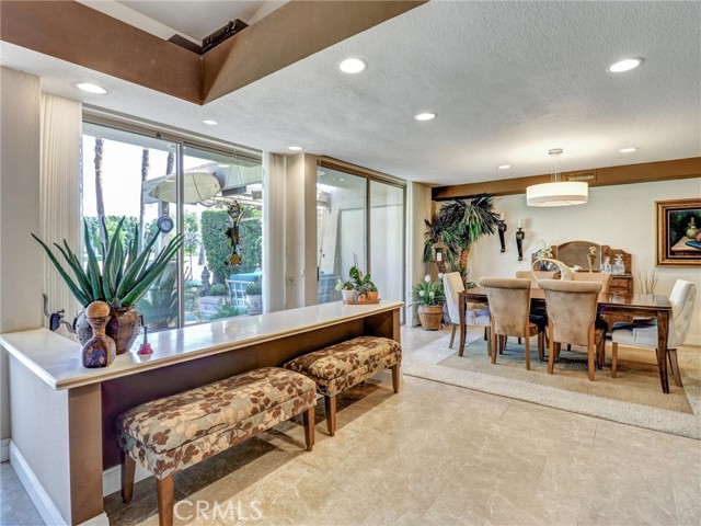 208 Kavenish S Drive, Rancho Mirage CA: https://media.crmls.org/medias/74a94d54-e17a-4479-8623-aec3bbdd6644.jpg