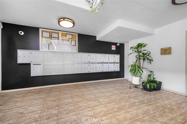 645 Chestnut Avenue, Long Beach CA: https://media.crmls.org/medias/74a9dcd9-c2f4-49fd-861c-e74b5b9cf1f3.jpg
