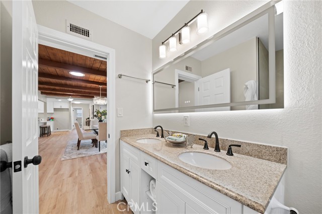 552 E Mountain View Avenue, Glendora CA: https://media.crmls.org/medias/74a9f70d-7f13-4d03-8527-b459d836f1bb.jpg