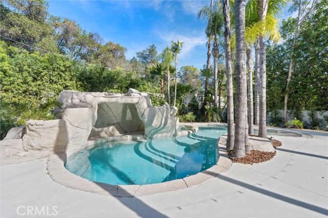 Detail Gallery Image 59 of 69 For 17437 Oak Creek Ct, Encino,  CA 91316 - 5 Beds | 5/1 Baths