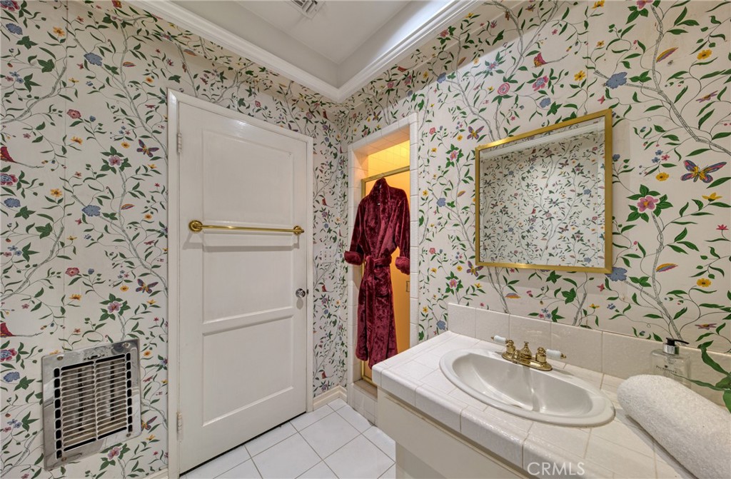https://media.crmls.org/medias/74acb780-7860-4a73-8c91-151ba390a018.jpg?preset=X-Large
