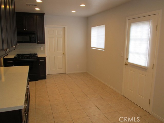 Detail Gallery Image 7 of 13 For 18004 Martha St, Encino,  CA 91316 - 3 Beds | 3 Baths