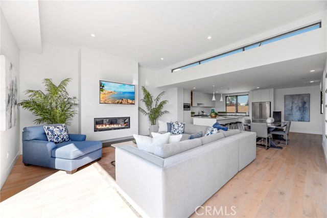 928 Juanita Avenue, Redondo Beach, California 90277, 4 Bedrooms Bedrooms, ,1 BathroomBathrooms,Residential,Sold,Juanita,SB21120693