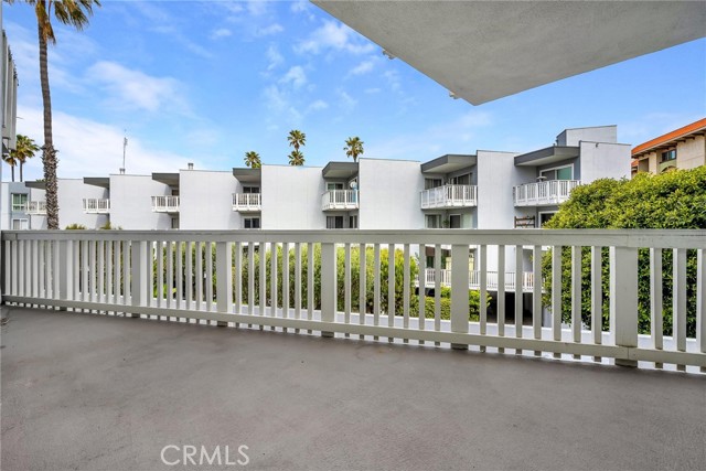 Detail Gallery Image 10 of 21 For 630 the Village #104,  Redondo Beach,  CA 90277 - 1 Beds | 1 Baths