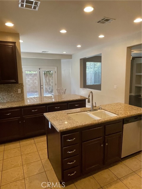 5307 Rose Arbor Lane, Bakersfield CA: https://media.crmls.org/medias/74ad9f55-2c29-42d4-b955-6a0876c5e134.jpg