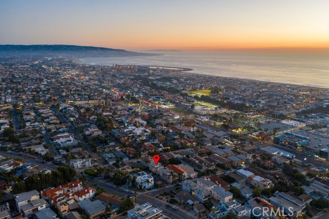 1018 17th Street, Hermosa Beach, California 90254, 4 Bedrooms Bedrooms, ,2 BathroomsBathrooms,Residential,Sold,17th,SB21225604