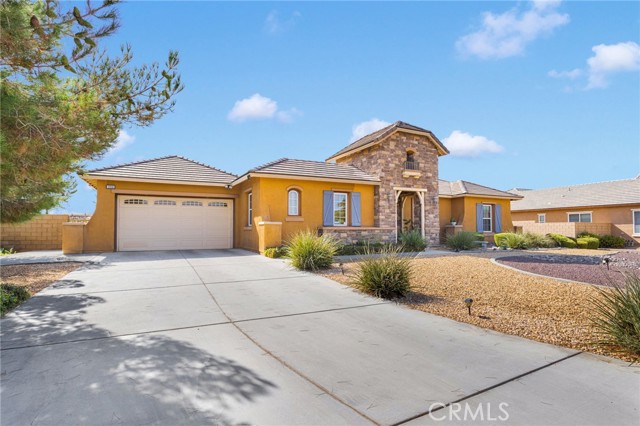 Detail Gallery Image 3 of 75 For 12916 Hyperion Ln, Apple Valley,  CA 92308 - 5 Beds | 3/1 Baths