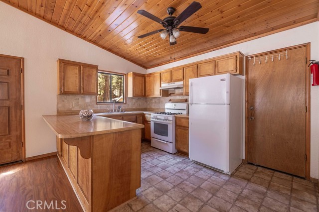 1178 Pine Ridge Lane, Big Bear City CA: https://media.crmls.org/medias/74aff8ce-34f4-4aa6-8e8f-986a41262dbd.jpg