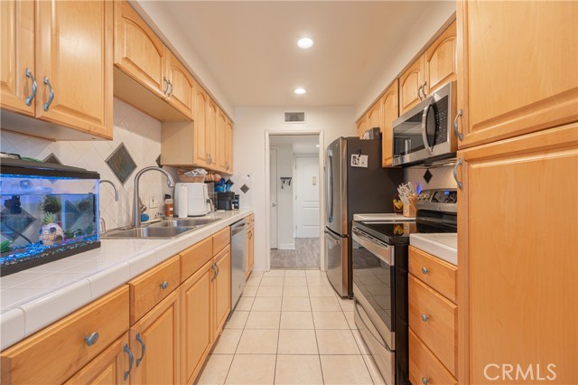 Detail Gallery Image 12 of 40 For 4637 Willis #110,  Sherman Oaks,  CA 91403 - 2 Beds | 2 Baths