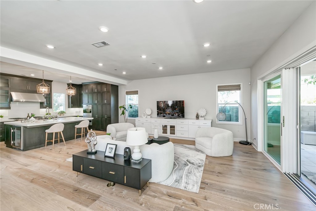 MLS #OC25221565 image #5