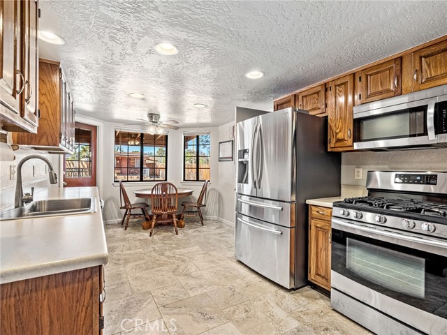 Detail Gallery Image 11 of 45 For 14154 Hopi, Apple Valley,  CA 92307 - 3 Beds | 2 Baths