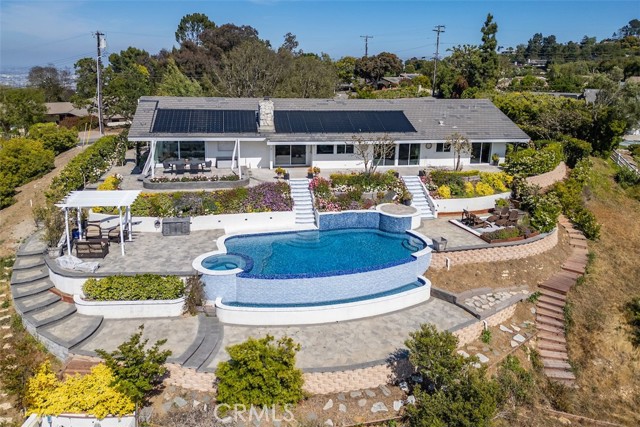 2 El Concho Lane, Rolling Hills CA: https://media.crmls.org/medias/74b2a452-2a80-4de4-ab83-330643af258f.jpg