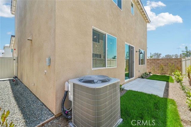 2097 Bergamot Street, Redlands CA: https://media.crmls.org/medias/74b2aa7d-40bb-4c99-a890-cd02a4a030e7.jpg