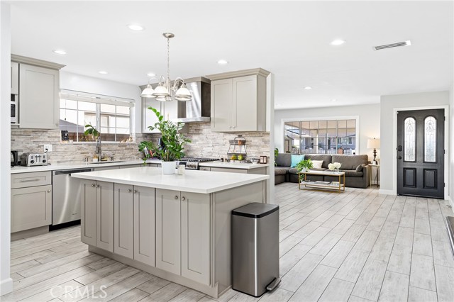 Detail Gallery Image 6 of 22 For 6609 Birchton Ave, West Hills,  CA 91307 - 4 Beds | 2 Baths