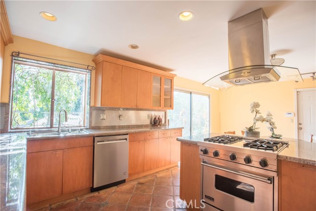 Detail Gallery Image 13 of 35 For 5974 Maury Ave, Woodland Hills,  CA 91367 - 3 Beds | 2 Baths