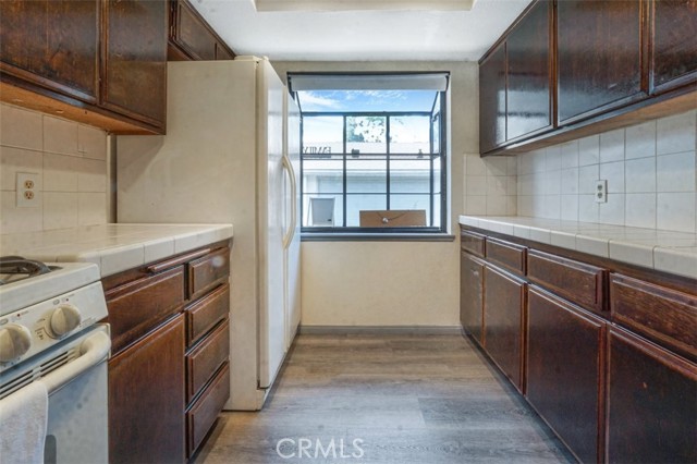 2220 E Chapman Avenue, Fullerton CA: https://media.crmls.org/medias/74b3c920-bbc4-431a-a474-89d19fbbbc10.jpg